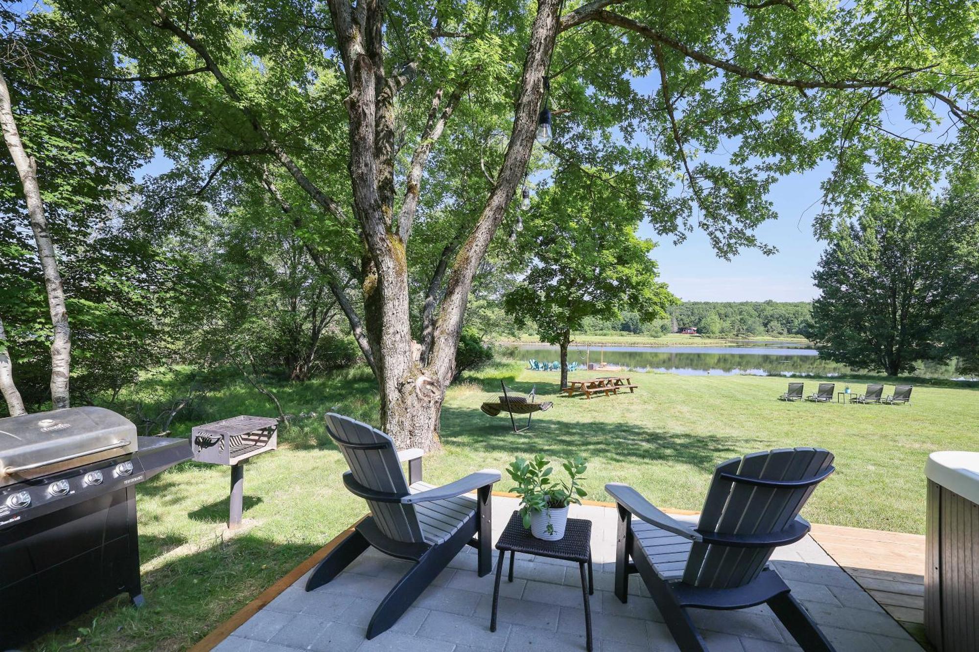 Poconos Brand New Lakefront Oasis 1 Acre, Hottub Gameroom Firepits Talk About Privacy Albrightsville Exterior foto