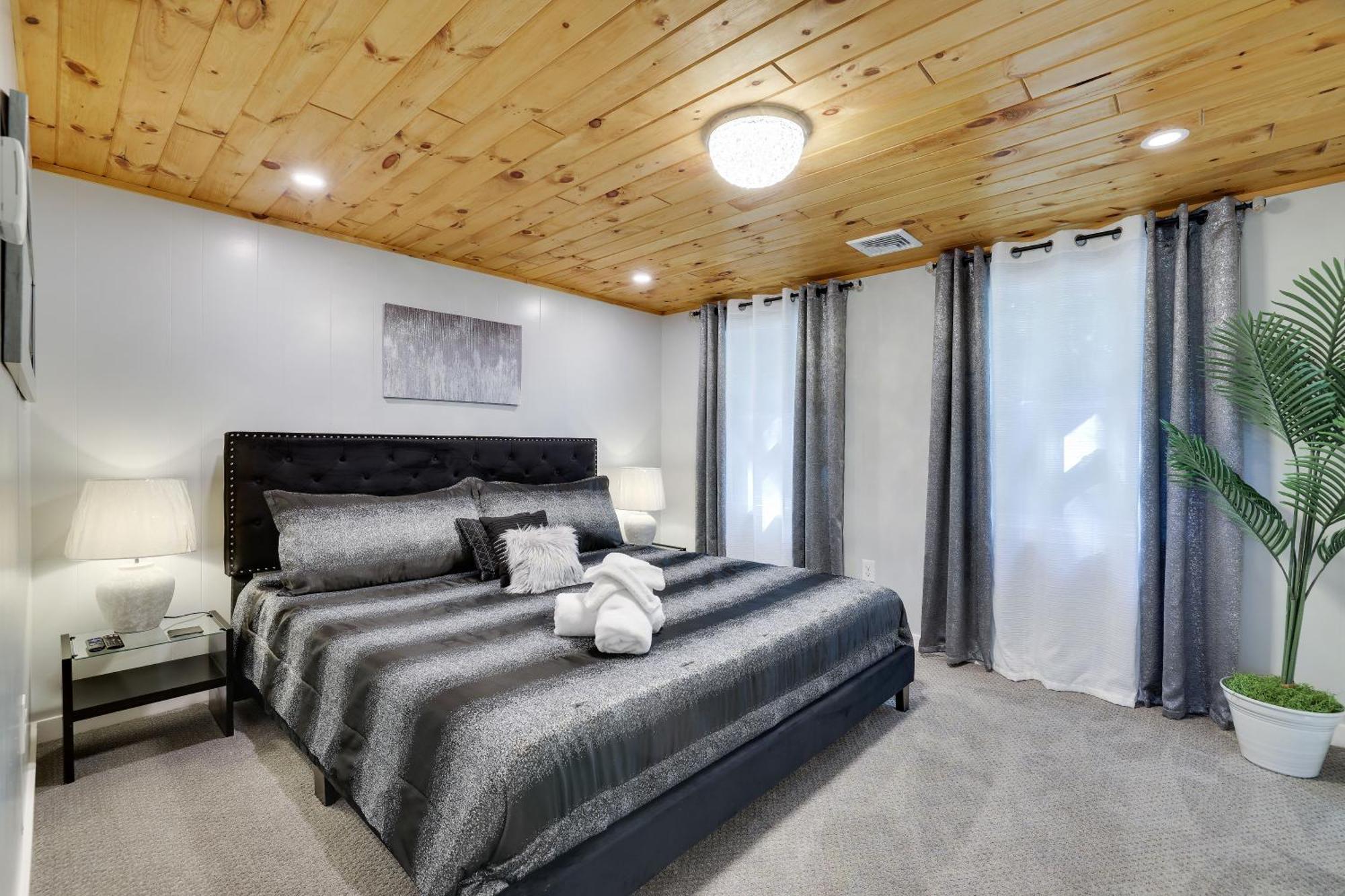 Poconos Brand New Lakefront Oasis 1 Acre, Hottub Gameroom Firepits Talk About Privacy Albrightsville Exterior foto