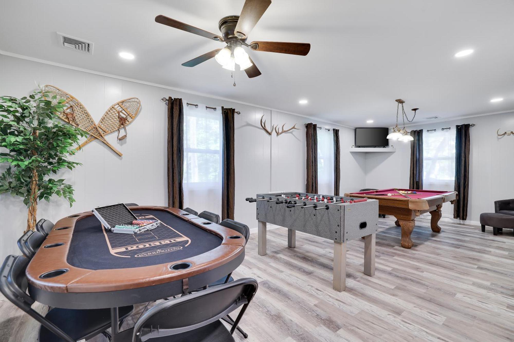 Poconos Brand New Lakefront Oasis 1 Acre, Hottub Gameroom Firepits Talk About Privacy Albrightsville Exterior foto
